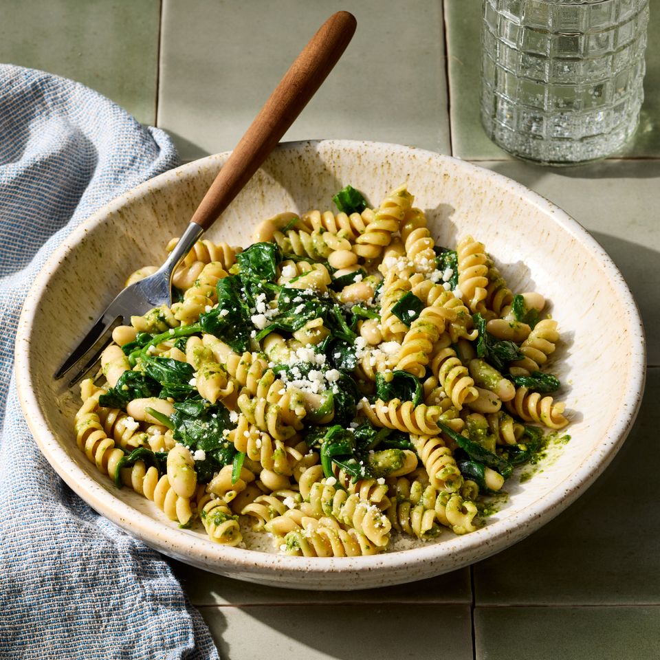 क्रेडिट: छायाचित्रकार: ग्रँट वेबस्टर; फूड स्टायलिस्ट: लॉरेन मॅकअनेली; प्रॉप स्टायलिस्ट: जोसेफ वानेक