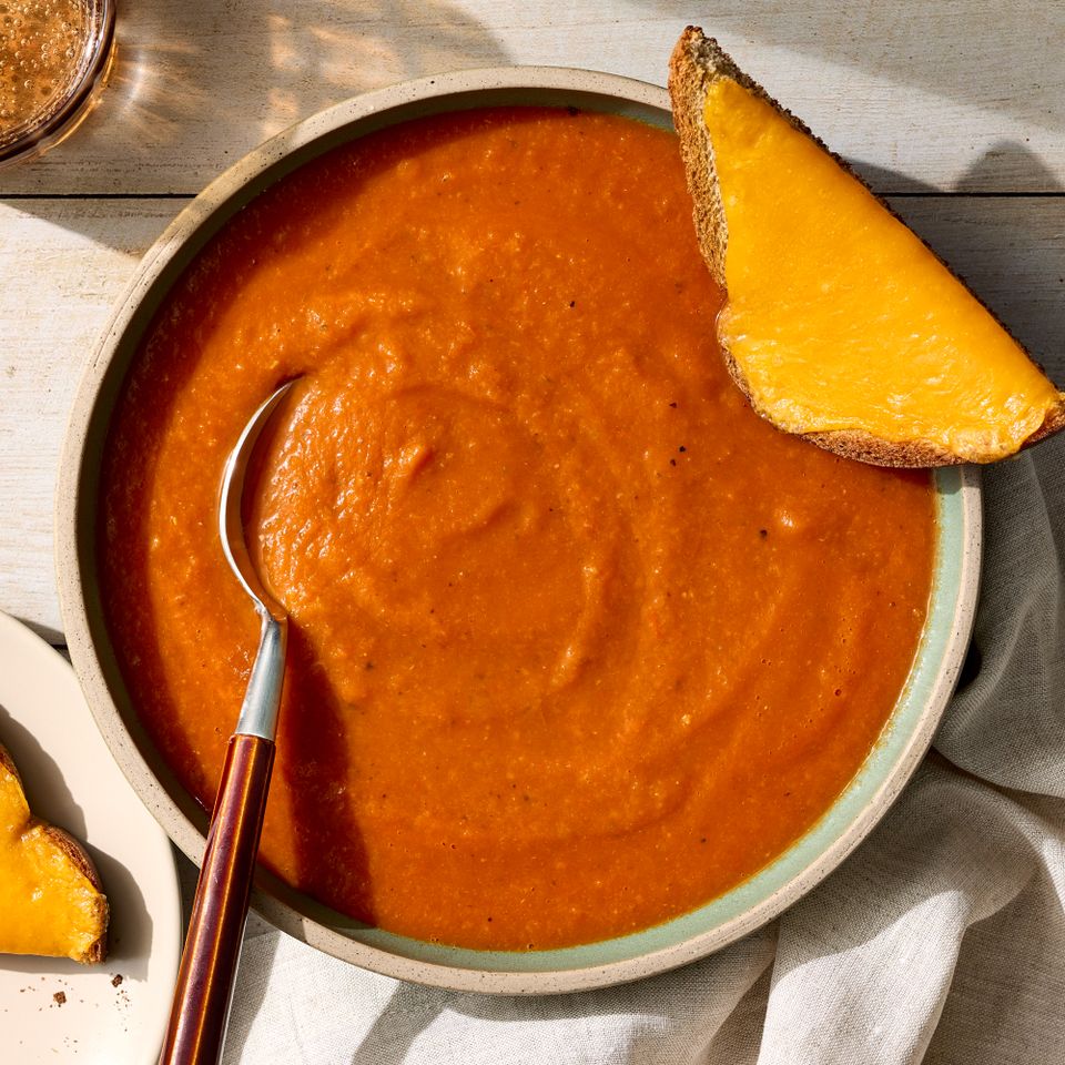 क्रेडिट: छायाचित्रकार: ग्रँट वेबस्टर; फूड स्टायलिस्ट: लॉरेन मॅकअनेली; प्रॉप स्टायलिस्ट: जोसेफ वानेक