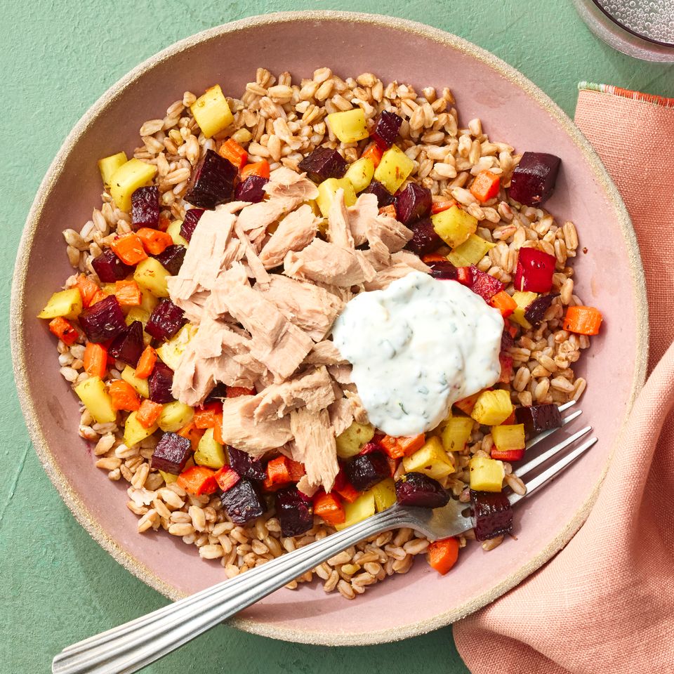 क्रेडिट: छायाचित्रकार: ग्रेग डुप्री, प्रॉप स्टायलिस्ट: क्लेअर स्पोलेन, फूड स्टायलिस्ट: चेल्सी झिम्मे.