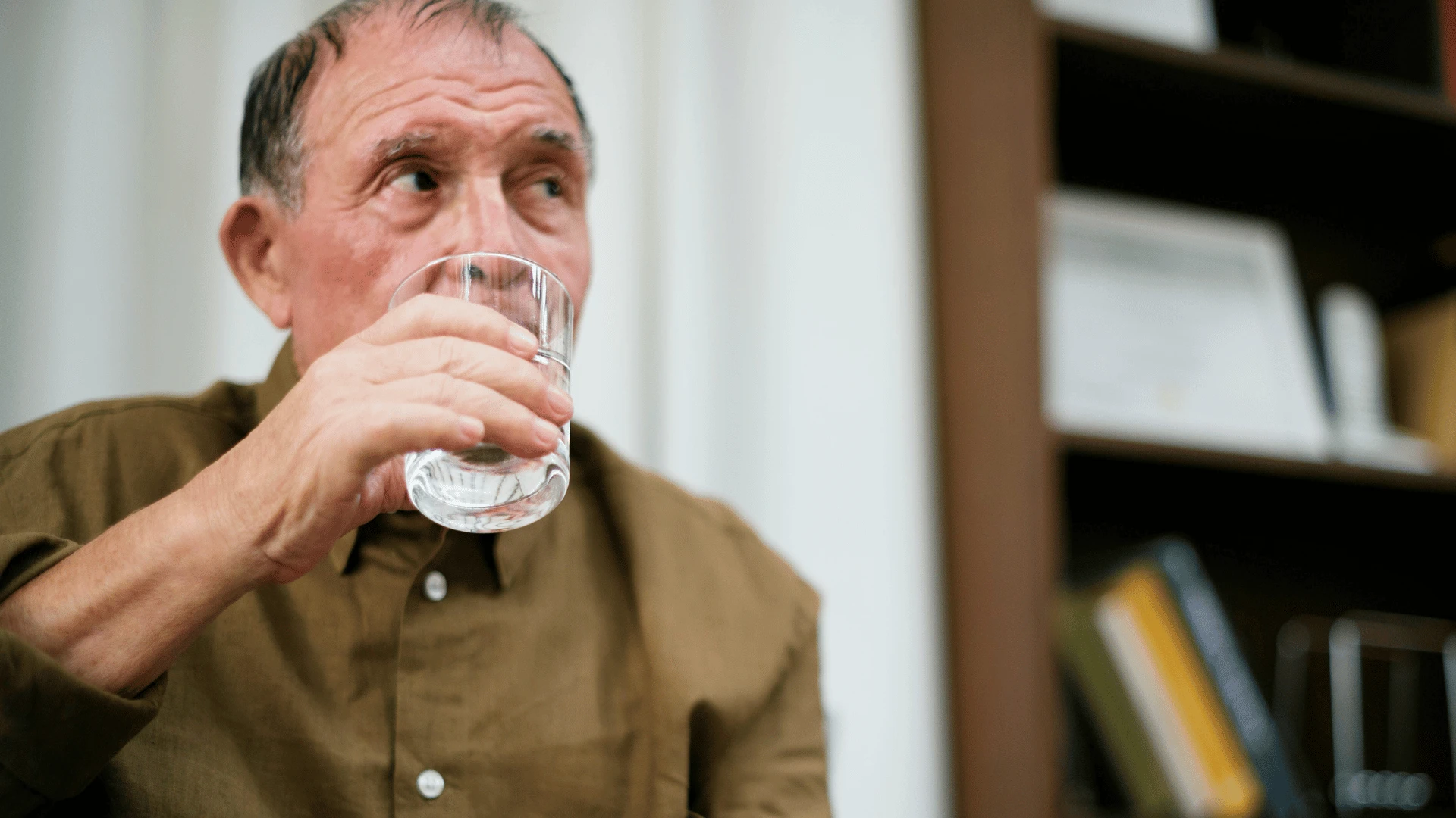 उशिरा-रात्रीच्या मचीजमध्ये मदत करण्यासाठी हायड्रेट