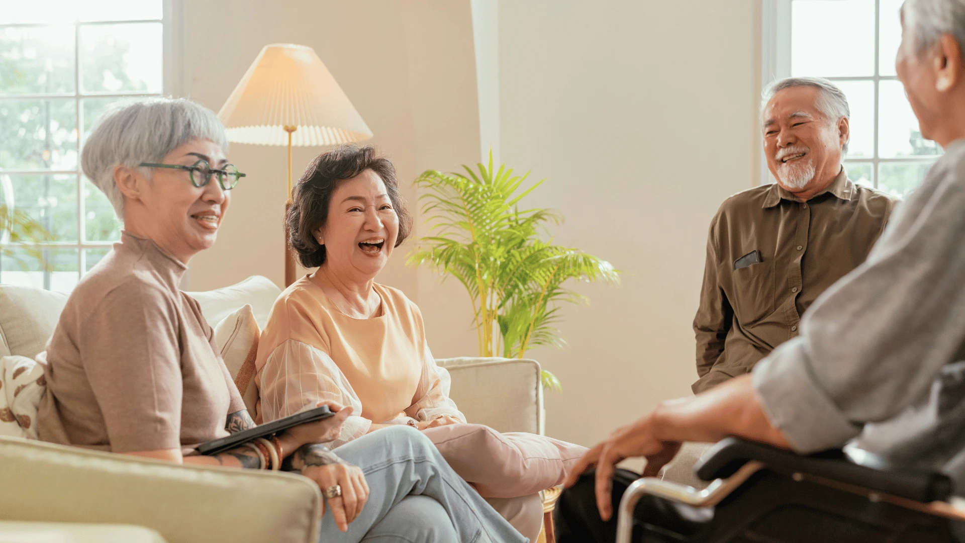 उशिरा रात्रीच्या मंचमध्ये मदत करण्यासाठी अर्थपूर्ण संभाषणासाठी जागा तयार करा