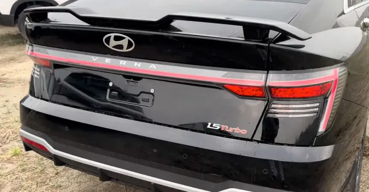 hyundai verna hx10 मागील