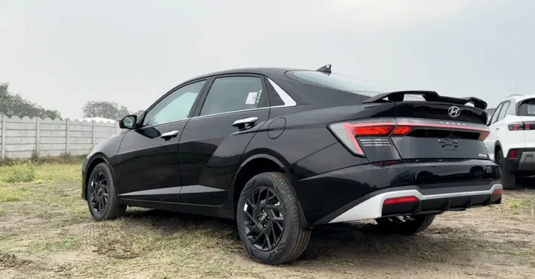 hyundai verna फेसलिफ्ट मागील