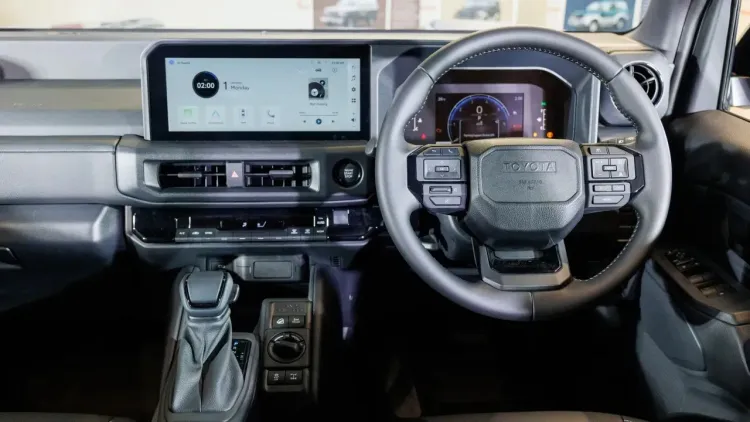 2026 टोयोटा लँड क्रूझर एफजे एसयूव्ही थायलंड इंटिरियर्स