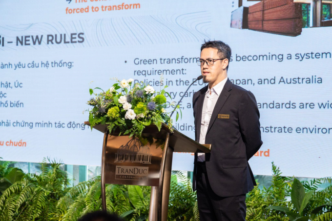 ट्रॅनड्यूक कॉर्पोरेशनचे तांत्रिक संचालक न्गुयेन ह्यू हिएन यांनी निरीक्षण केले की खरे आव्हान वैयक्तिक उपायांमध्ये नाही तर संपूर्ण प्रक्रियेला एकत्रित करणे, डिझाइनपासून अंतिम बांधकामापर्यंत आहे. TranDuc च्या फोटो सौजन्याने