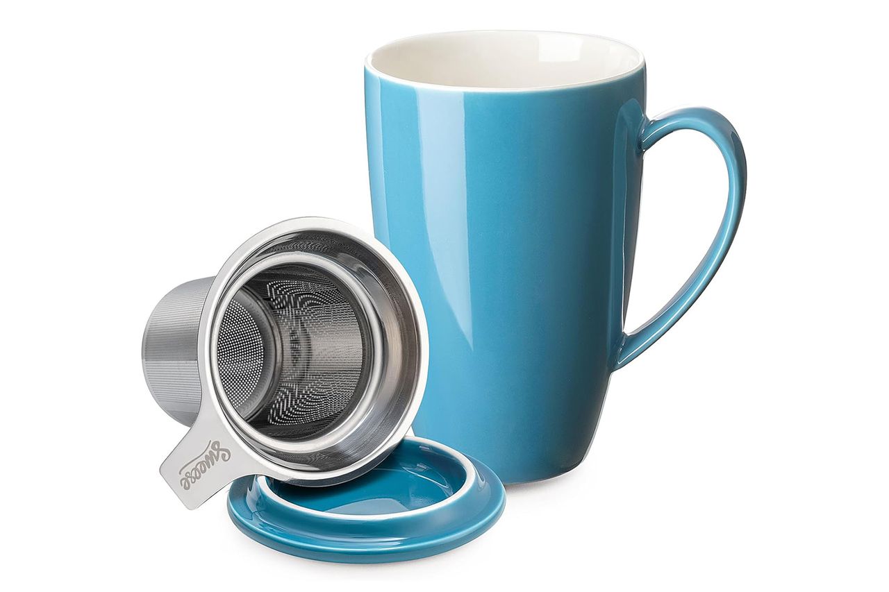 स्वीज 15 OZ पोर्सिलेन टी मग इन्फ्युसर आणि झाकण, सैल क्रेडिट: ऍमेझॉन