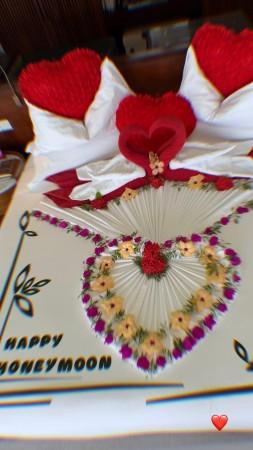 नुपूर सॅनॉन-स्टेबिन बेन फिनलंड हनीमूनवर उत्तर दिव्याखाली ओठ लॉक करतात; चुंबनाच्या फोटोंना चाहते म्हणतात 'क्रिंज'