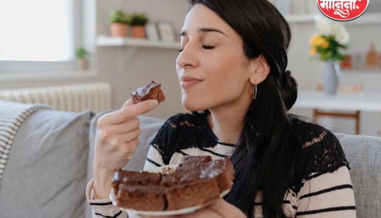 Ayurveda: आयुर्वेदानुसार गोड पूर्णपणे बंद करणेही घातक; मग ते कधी खावे?