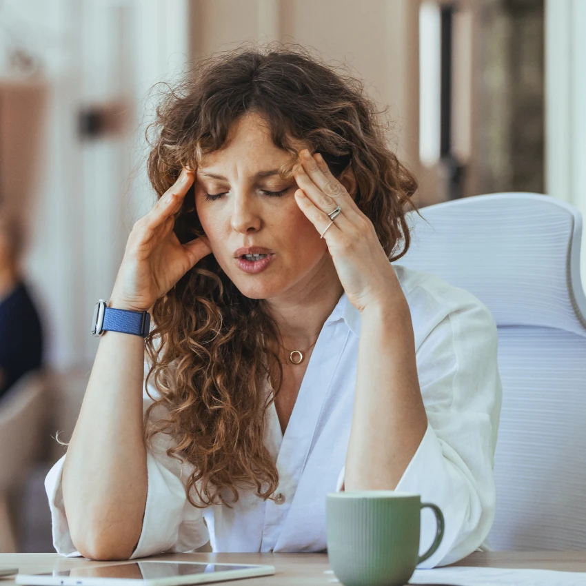 सहा महिन्यांपासून बेरोजगार असलेली स्त्री तिच्यावर परिणाम करत आहे