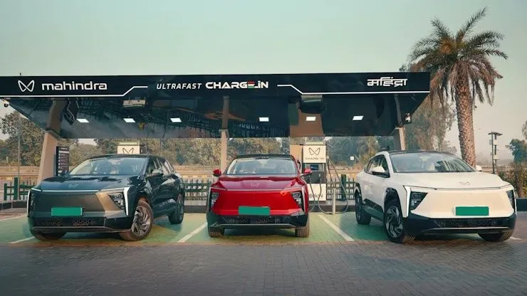 महिंद्रा 180 kw फास्ट चार्जरमध्ये चार्ज करते