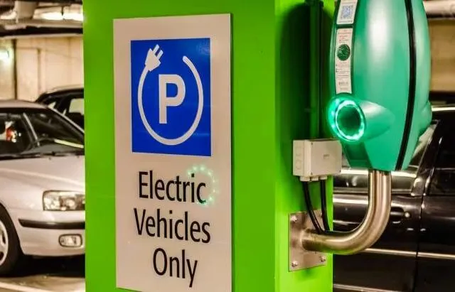 फक्त इलेक्ट्रिक वाहने