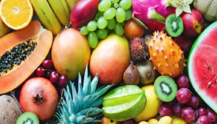 उन्हाळ्यात अवश्य खावीत ही फळं