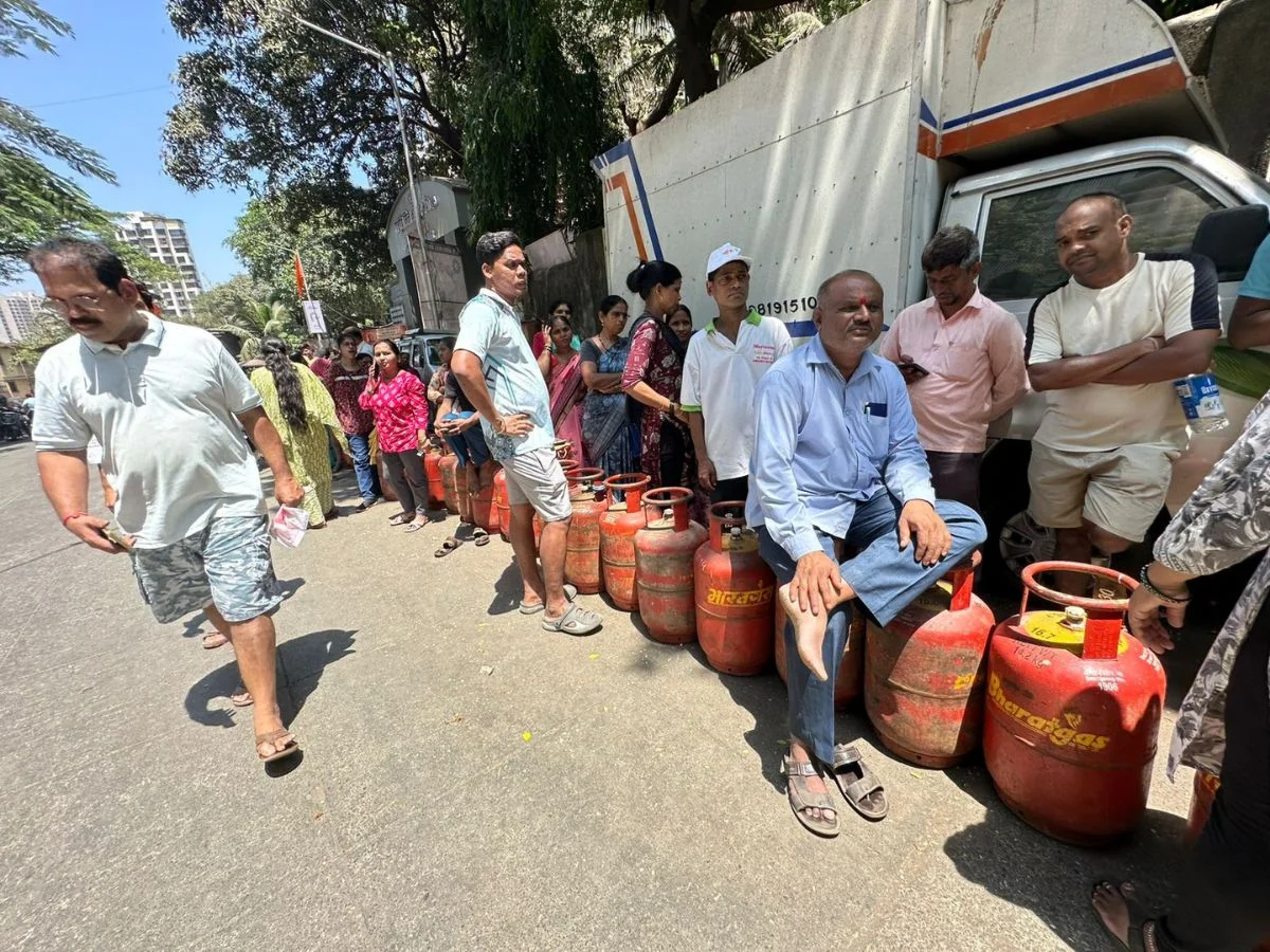 इराण इस्रायल युद्धाचा प्रभाव दादर नायगाव एलपीजी गॅस टंचाई क्राउड एजन्सी मुंबईत