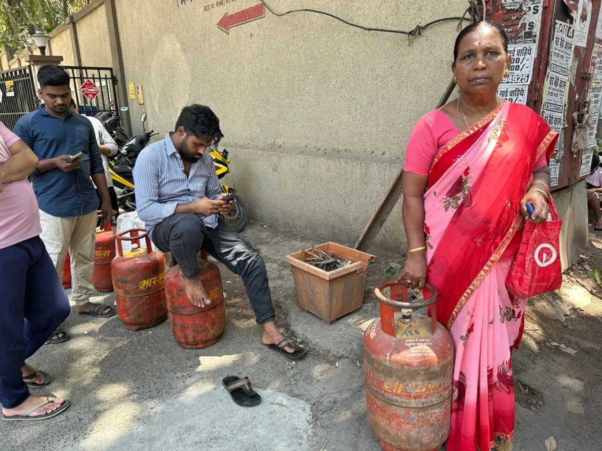 इराण इस्रायल युद्धाचा प्रभाव दादर नायगाव एलपीजी गॅस टंचाई क्राउड एजन्सी मुंबईत