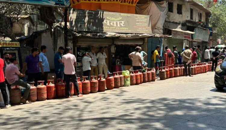 Mumbai LPG shortage, Dadar Naigaon gas queue, Domestic gas shortage Maharashtra, LPG cylinder crisis Mumbai, Iran Israel war impact on India fuel, Gas agency crowd Mumbai, LPG supply delay India, Cooking gas shortage news, Mumbai gas cylinder queue today, Maharashtra fuel crisis news