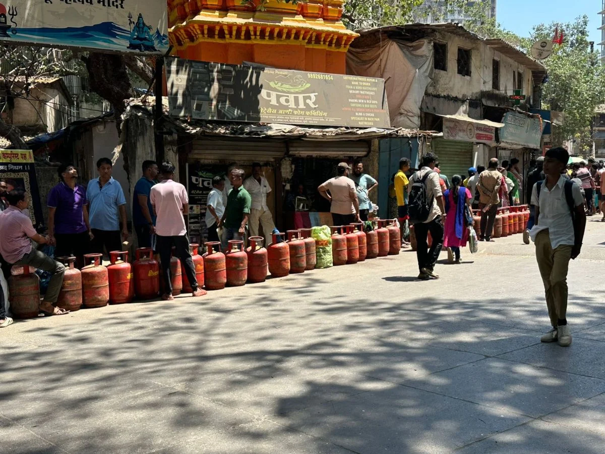 इराण इस्रायल युद्धाचा प्रभाव दादर नायगाव एलपीजी गॅस टंचाई क्राउड एजन्सी मुंबईत