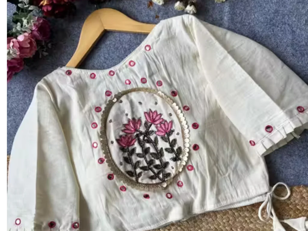 मिरर वर्क लोटस पॅटर्न