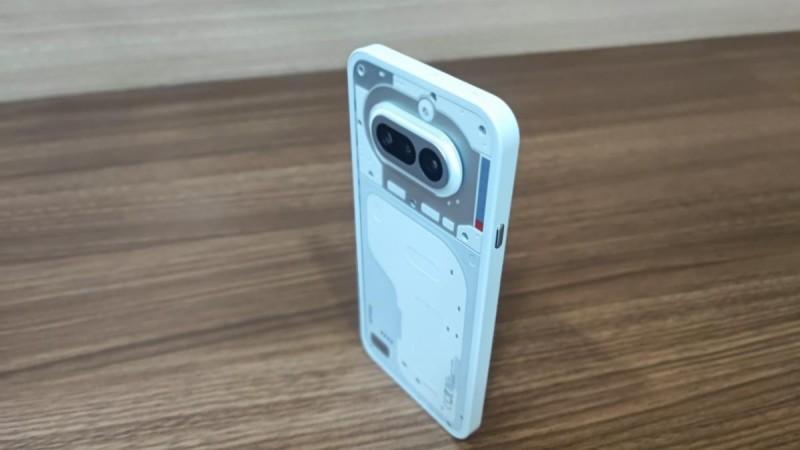 काहीही नाही 4(a) पुनरावलोकन