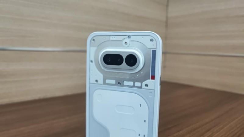 काहीही नाही 4(a) पुनरावलोकन