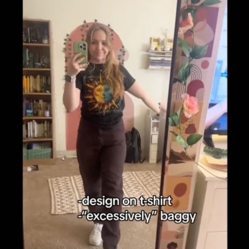 किरकोळ कामगार ड्रेस कोडेड पोशाख 