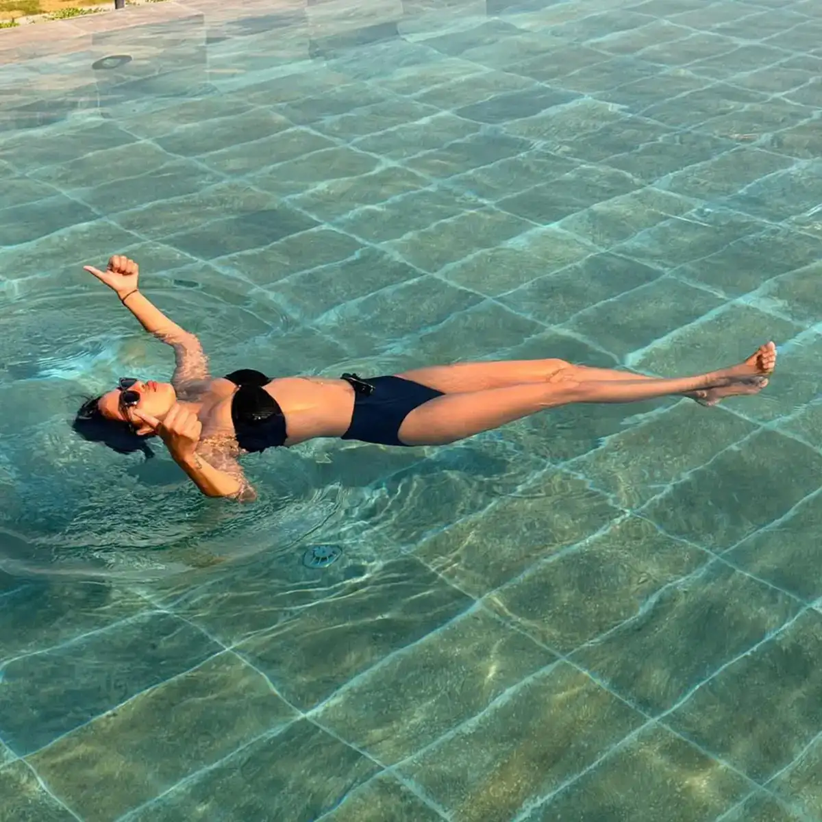 प्रियांका चोप्राचा जबरदस्त बिकिनी लूक: वयाच्या ४३ व्या वर्षीही ती चमकत आहे