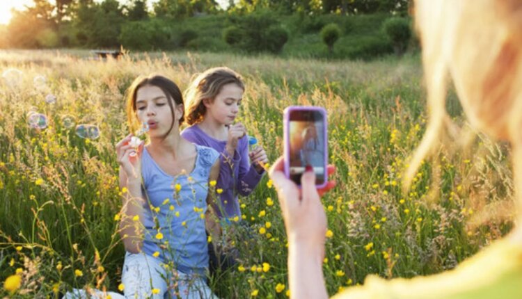 सोशल मीडियावर मुलांचे फोटो, संकटाला आमंत्रण