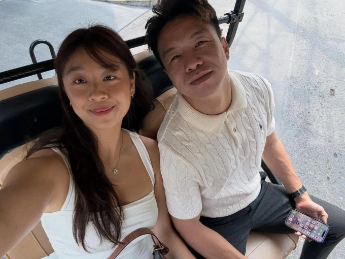 मेलविन लिम (आर) आणि ग्रेस टॅन. Reddit वरून फोटो