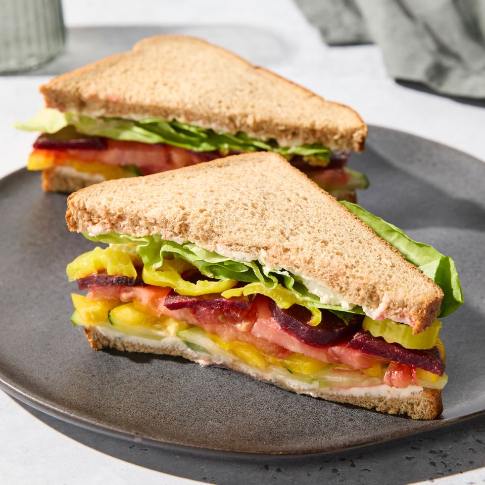 क्रेडिट: छायाचित्रकार: जेकब फॉक्स, फूड स्टायलिस्ट: सॅमी मिला, प्रॉप स्टायलिस्ट: जोसेफ वानेक.