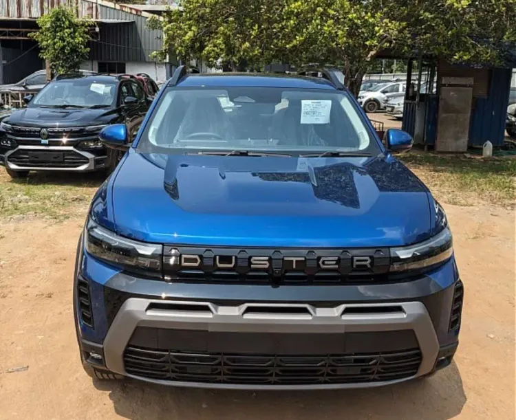 रेनॉल्ट-डस्टर-ब्लू-फ्रंट