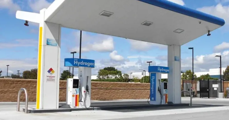 ग्रीन हायड्रोजन फिलिंग स्टेशन