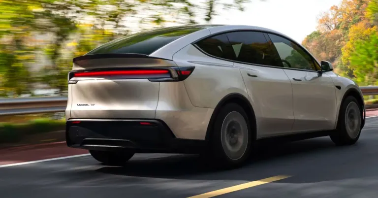 टेस्ला मॉडेल yl मागील