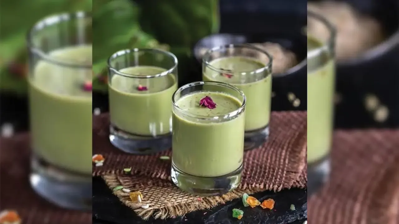 दृश्य कलाकृती आणि अमूर्त आच्छादनांसह एखाद्या व्यक्तीच्या चेहऱ्याची अस्पष्ट, विकृत प्रतिमा.