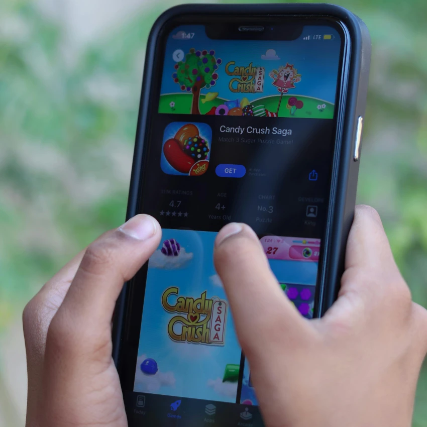 कँडी क्रश आणि इतर मोबाइल गेम्स व्यसनाधीन आणि विचलित करणारे आहेत