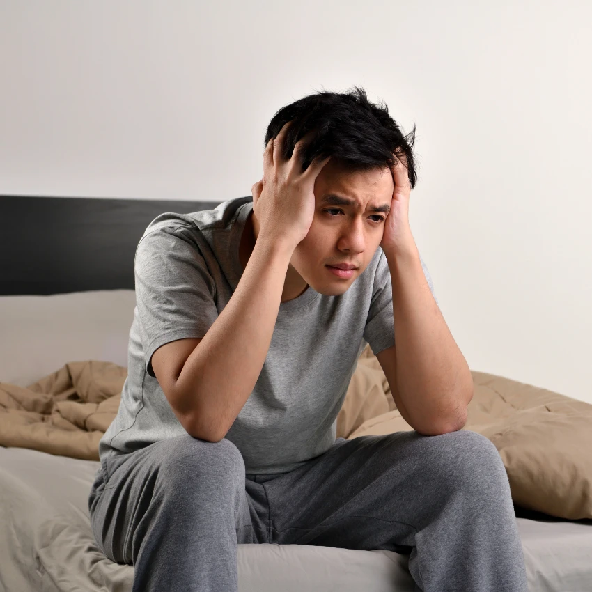 तरुण माणूस ज्याला वाटले की त्याला त्याच्या पालकांनी खूप कठोरपणे ढकलले आहे