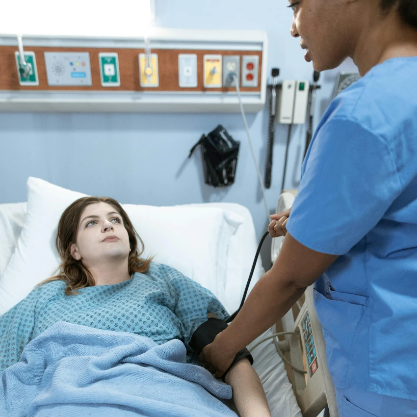 रुग्णालयात विमा नसलेला रुग्ण