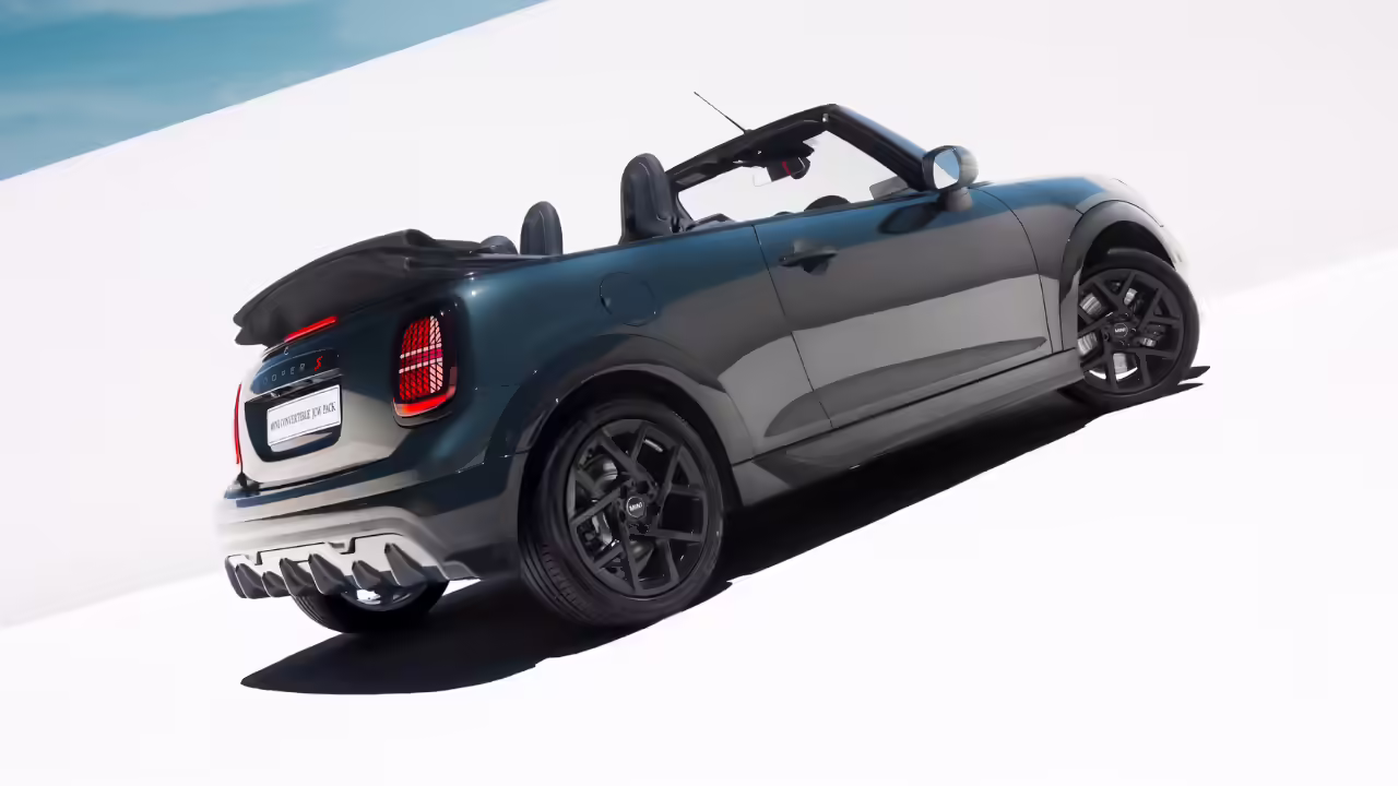 सॉफ्ट टॉप 30 किमी/तास वेगाने 18 सेकंदात पूर्णपणे उघडता येतो