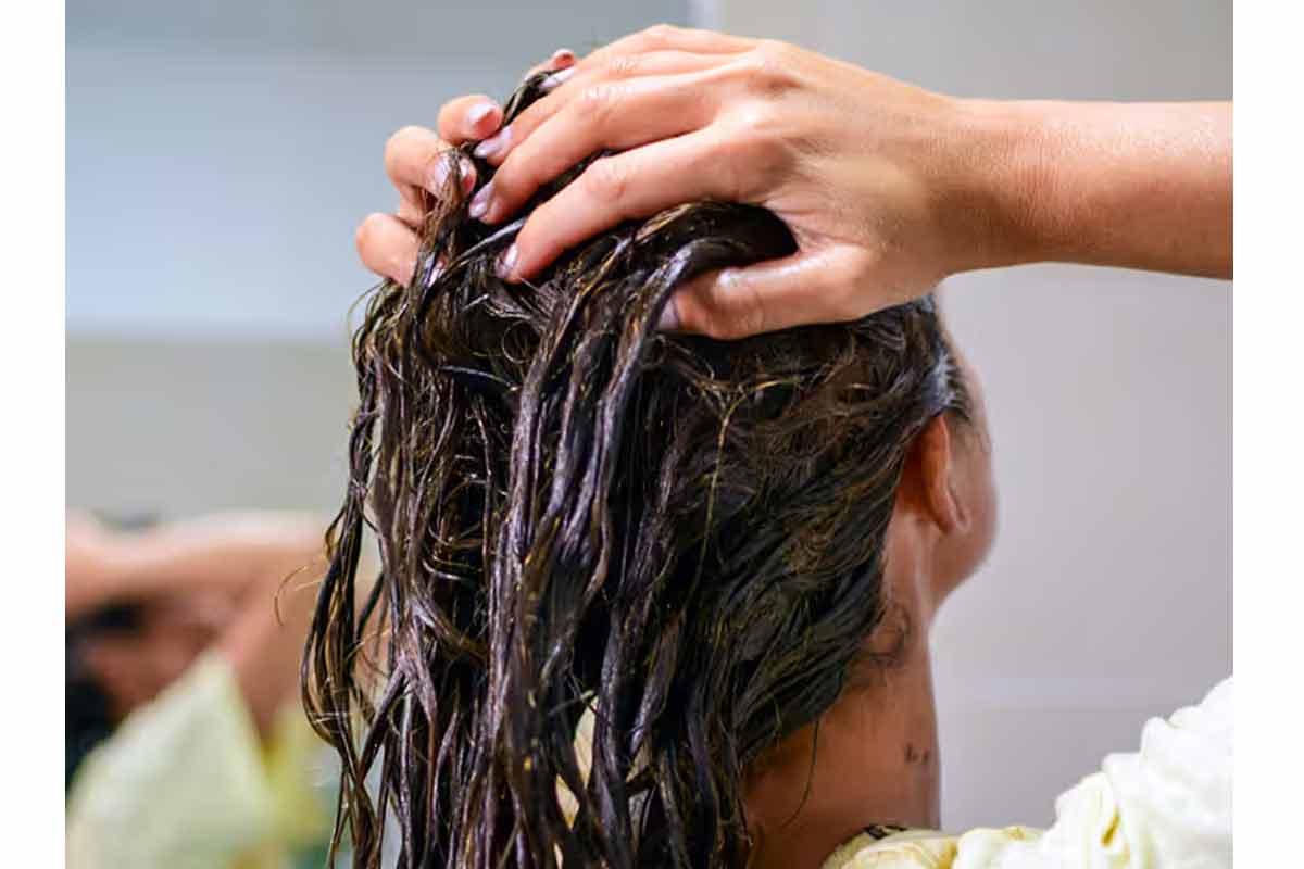 केसांची निगा राखण्यासाठी टिप्स: निरोगी केसांसाठी केळीच्या सालीची पावडर