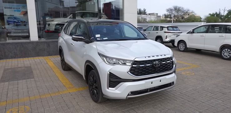 2025 टोयोटा इनोव्हा हायक्रॉस एक्सक्लुझिव्ह एडिशन फ्रंट