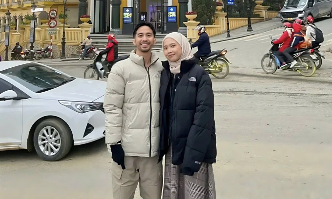 नूर डेलिमा (उजवीकडे), 30 वर्षांची, मलेशिया आणि तिचा नवरा व्हिएतनामच्या सहलीवर, 2026. फोटो: पात्राने दिलेला