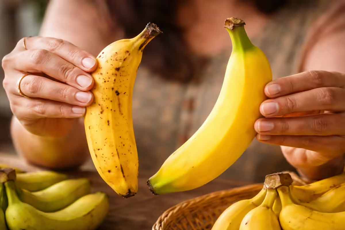 केळी पिकणे कमी करण्यासाठी या सोप्या स्टोरेज टिप्स वापरून पहा