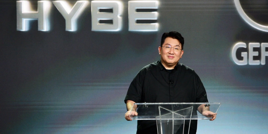 के-पॉपच्या बीटीएसमागील एजन्सीच्या संस्थापकाला कथित फसवणुकीमुळे अटक झाली आहे