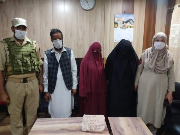 महिला ड्रग्ज विक्रेते