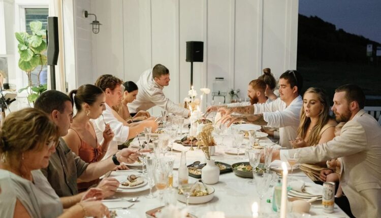 पाहुण्यांचे लक्ष वेधणारी ‘टेबल क्रॉकरी ‘