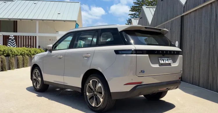 jaecoo-j5-ev-rear