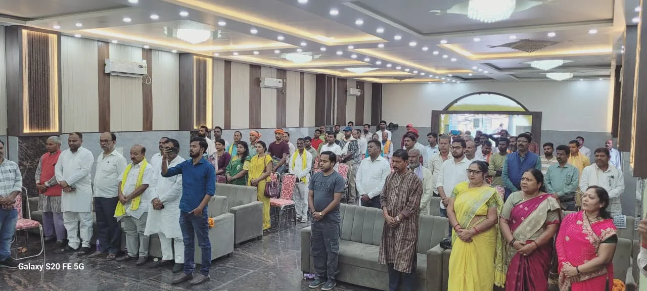 अनिल कुमार सिंह जन सूरज पक्षाचे जिल्हाध्यक्ष झाले, अनुराधा कुमारी पासवान महिला अध्यक्ष बनल्या. 