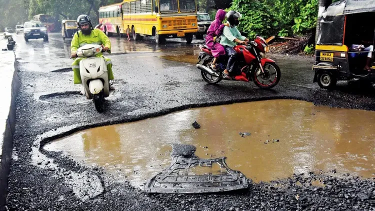 ठाणे घोडबंदर रोडवरील खड्ड्यांमुळे अपघाती मृत्यू