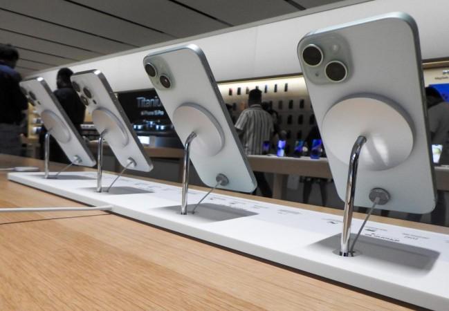 Apple ने 2025 मध्ये $2.2 बिलियन पेक्षा जास्त संभाव्य फसव्या ॲप स्टोअर व्यवहारांना ब्लॉक केले