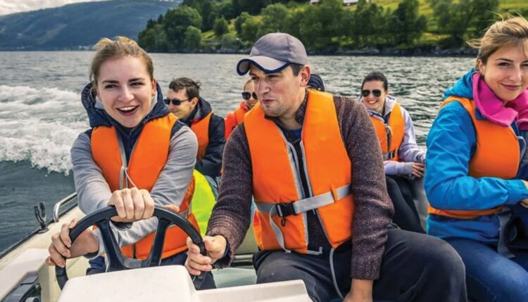 Life Jacket: लाइफ जॅकेट म्हणजे ‘सेफ्टी’ असे नाही