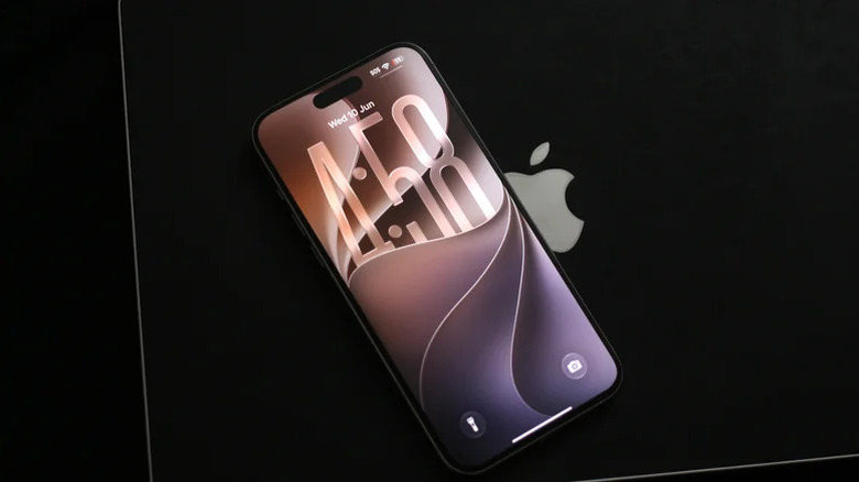iOS 27 चालवणारा iPhone Apple बॉक्सवर ठेवला आहे