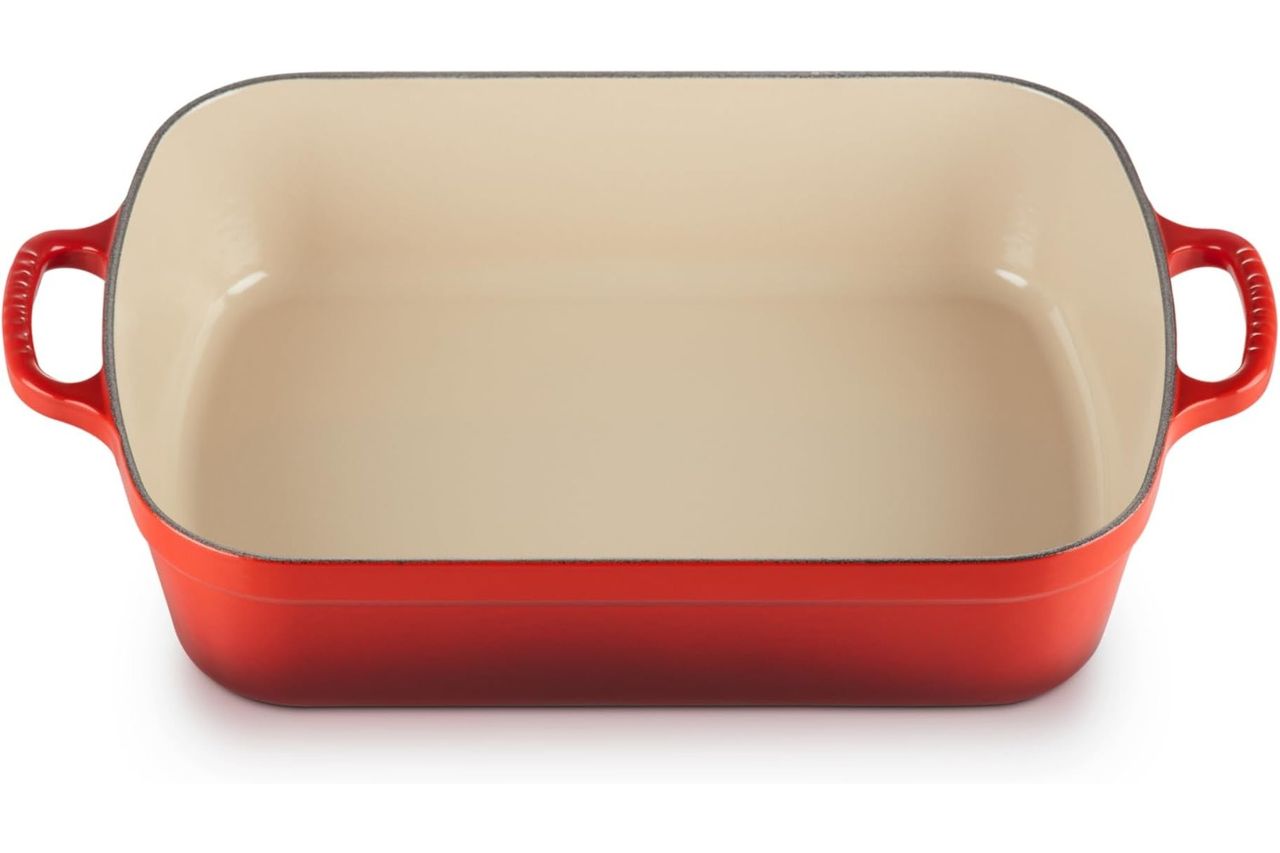 Le Creuset Enameled कास्ट आयर्न सिग्नेचर आयताकृती रोस्टर क्रेडिट: ऍमेझॉन